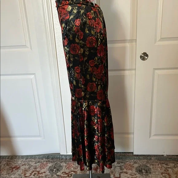 Floral Black and Red Women's Skirt - Picture 5 of 9
